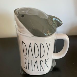 🦈Rae Dunn DADDY SHARK Mug with topper